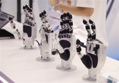 创高网 人形机器人进化“带火”灵巧手产业
