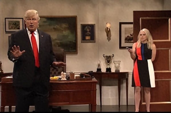 融丰配资 中国短剧杀疯了！“特朗普爱上保洁妇”，美国观众骂着付钱停不住